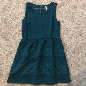 VGUC dark green lace detail dress. Size XL